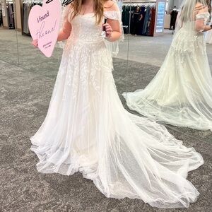 Strapless David’s Bridal Wedding Gown